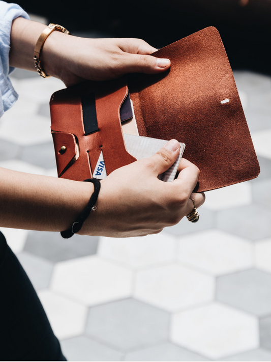 Zuri Minimal Clutch l brown