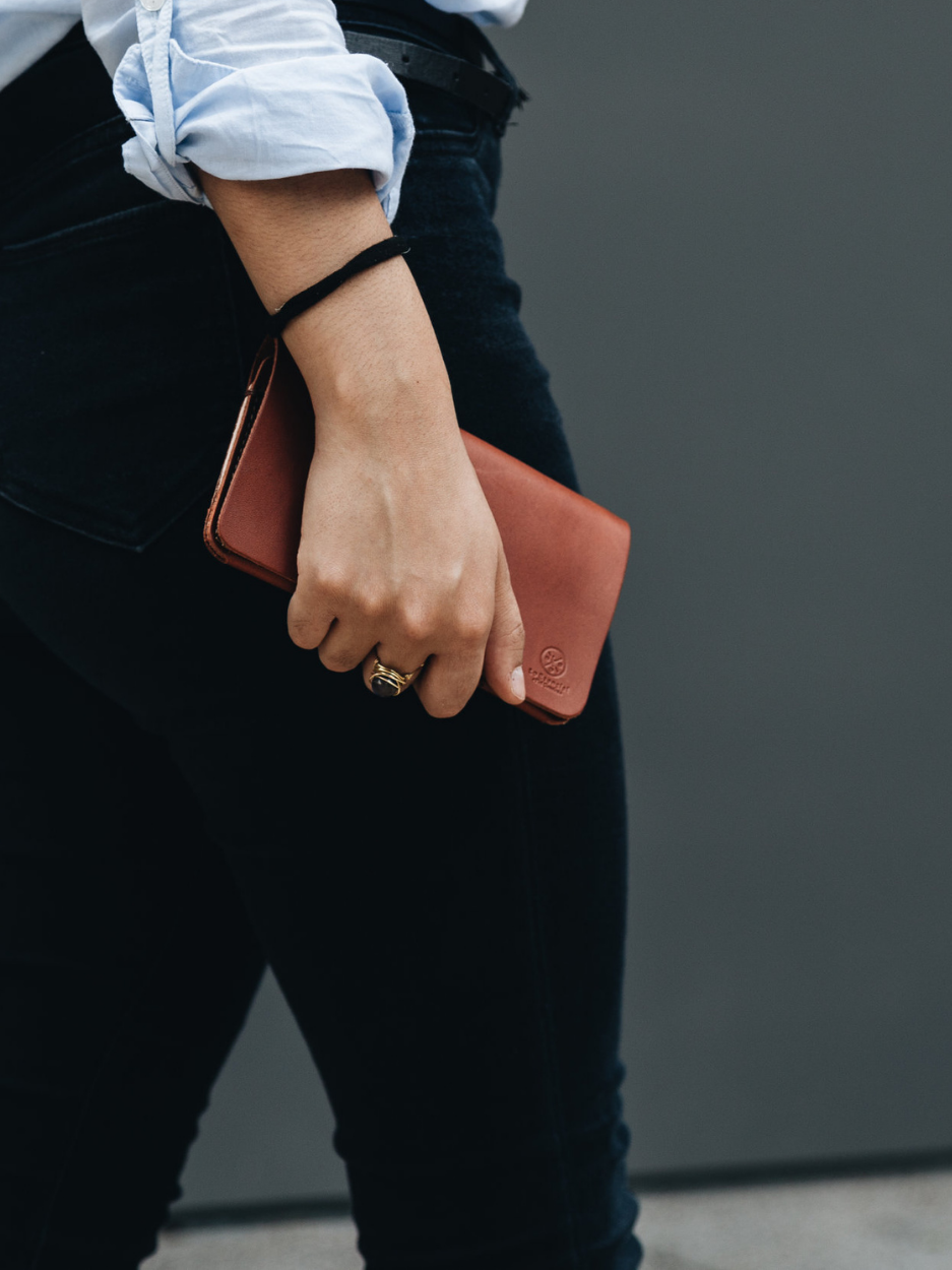 Zuri Minimal Clutch l brown