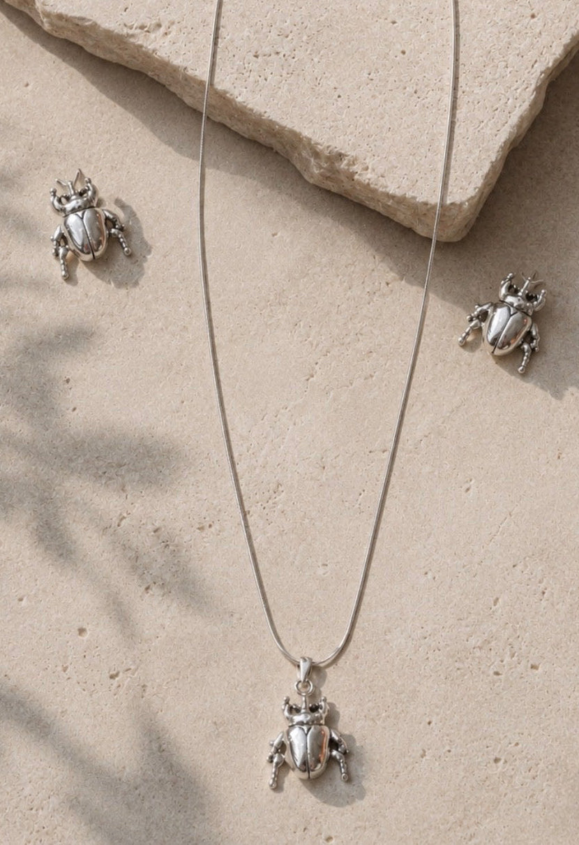 Escarabajo necklace