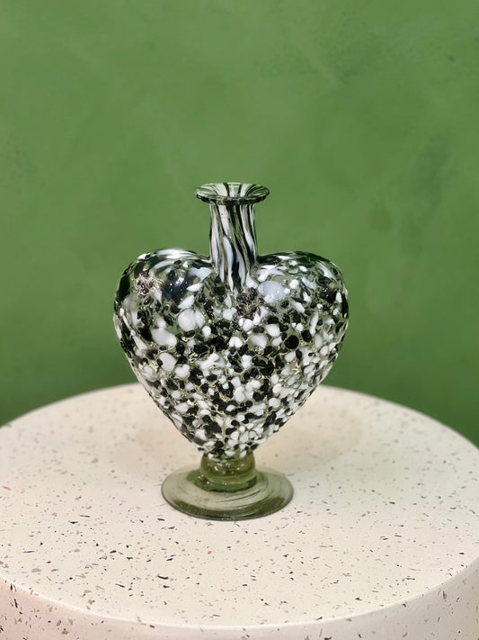 Amor vase - black and white