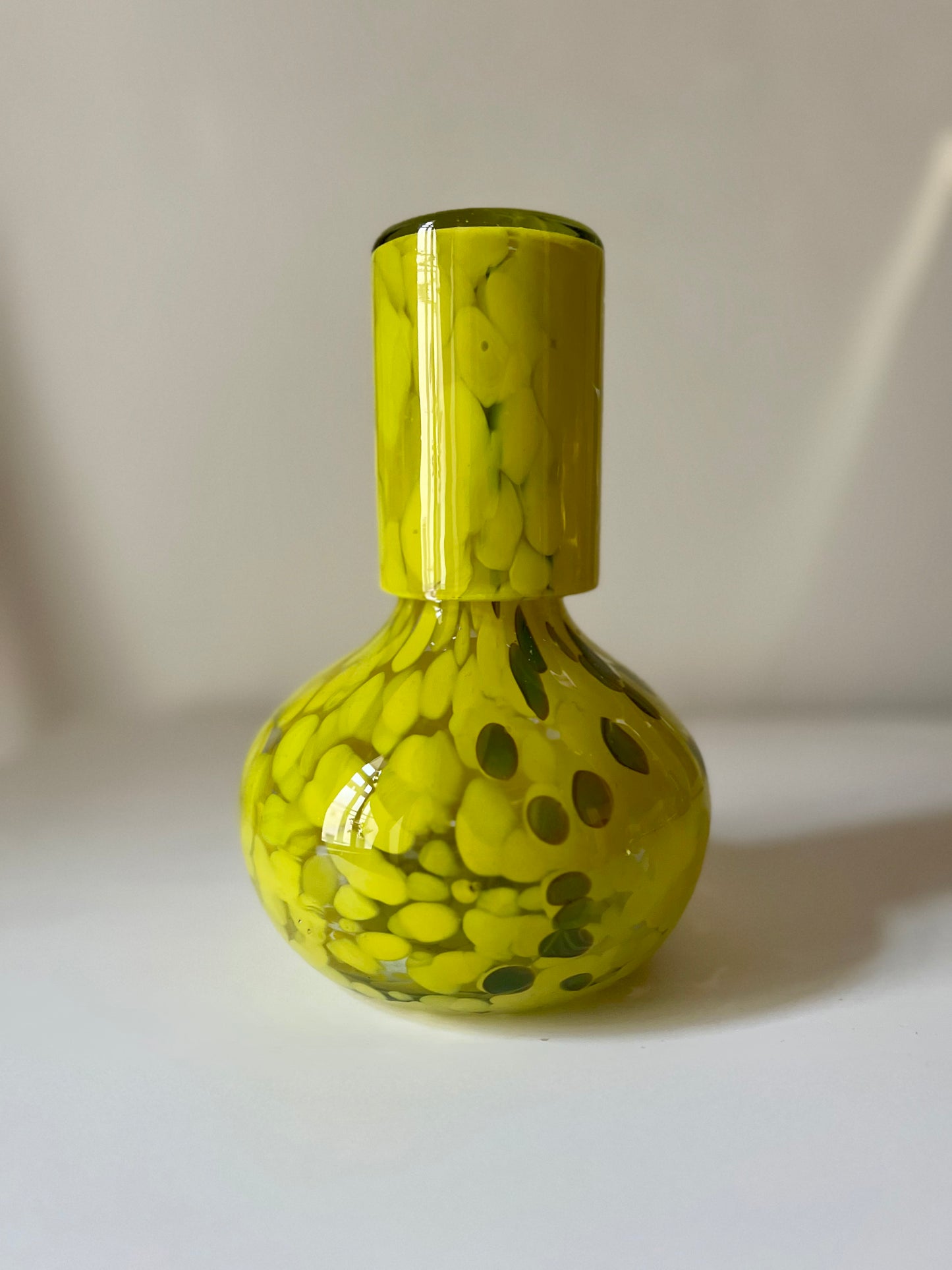 Aureo amarillo pitcher